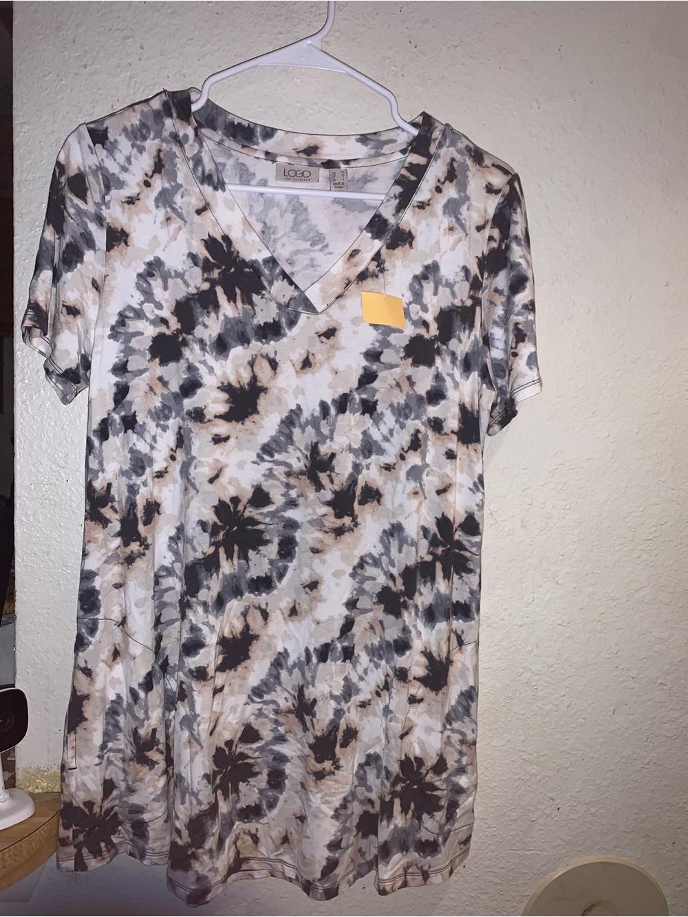 LOGO by Lori Goldstein Beige, Black & Gray Tie-Dye V-Neck Top